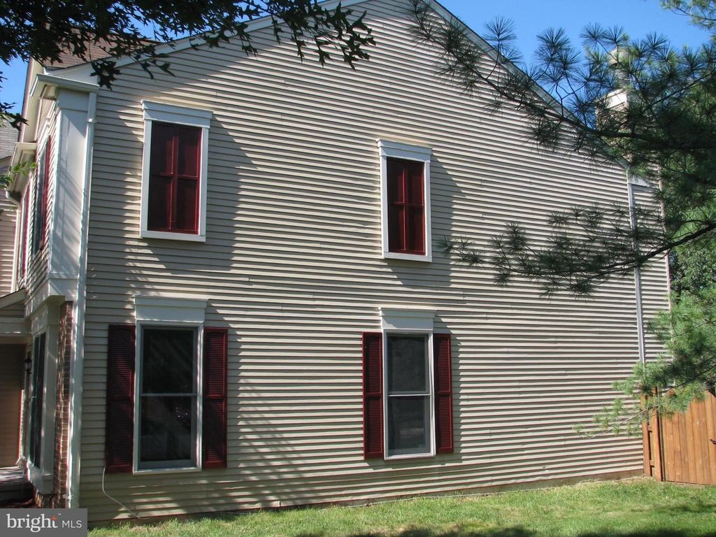 43836 Laburnum Sq, Ashburn, VA - 3 Bed, 3.5 Bath Townhouse - 30 Photos