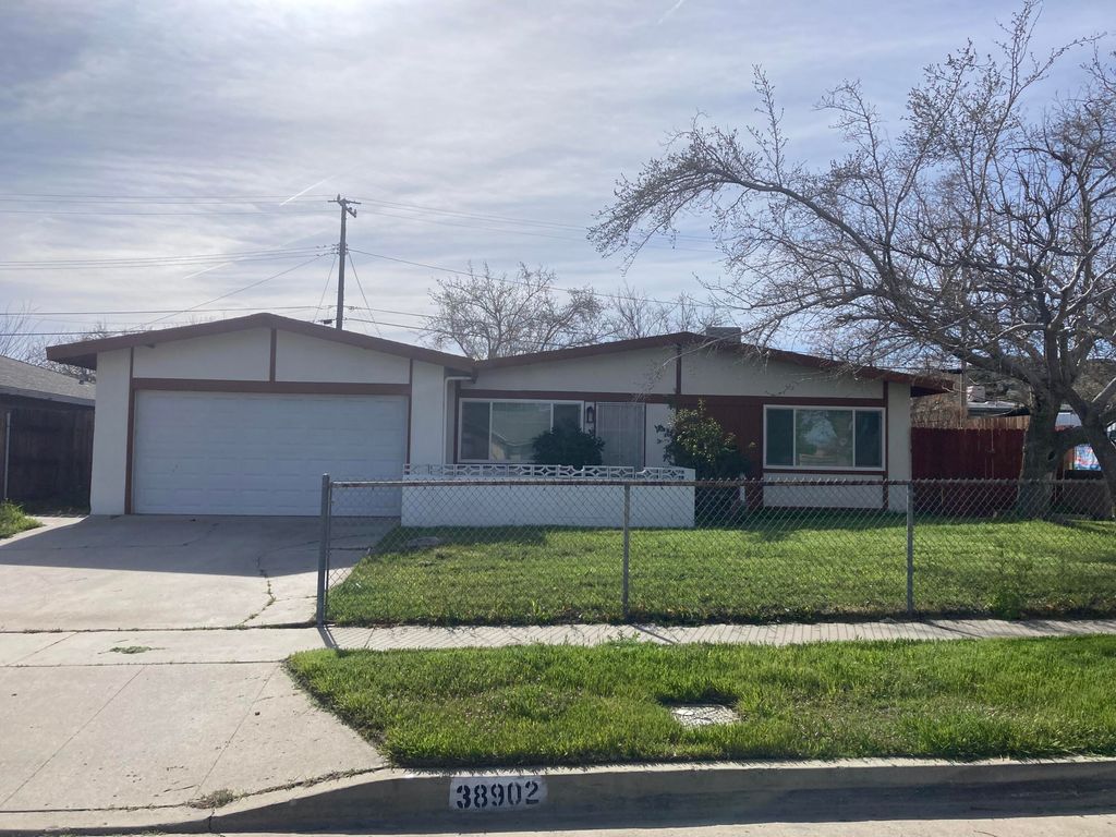 38902 Foxholm Dr, Palmdale, CA 93551