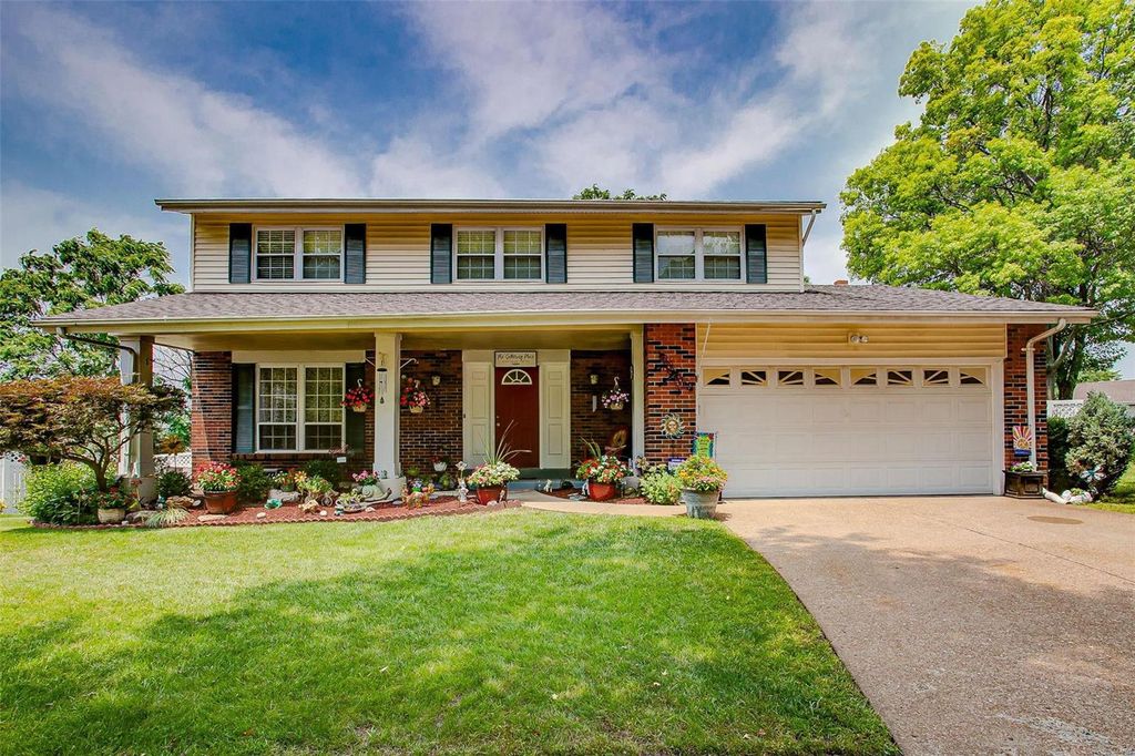 573 Summit View Ct, Fenton, MO 63026