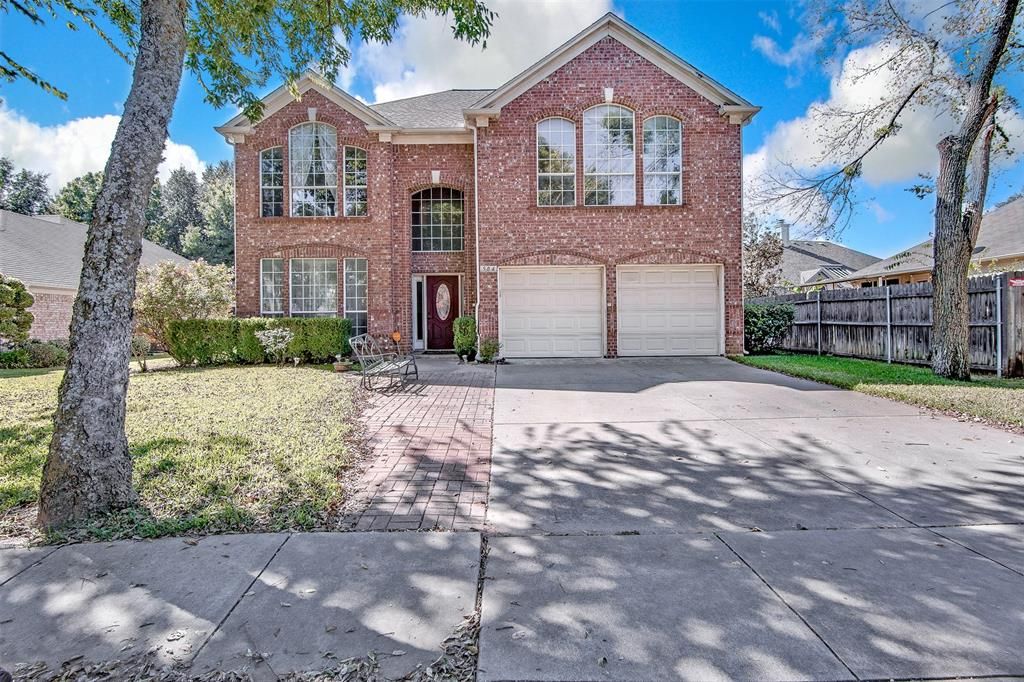 504 Briarcrest Dr, Burleson, TX 4 Bed, 4 Bath Single
