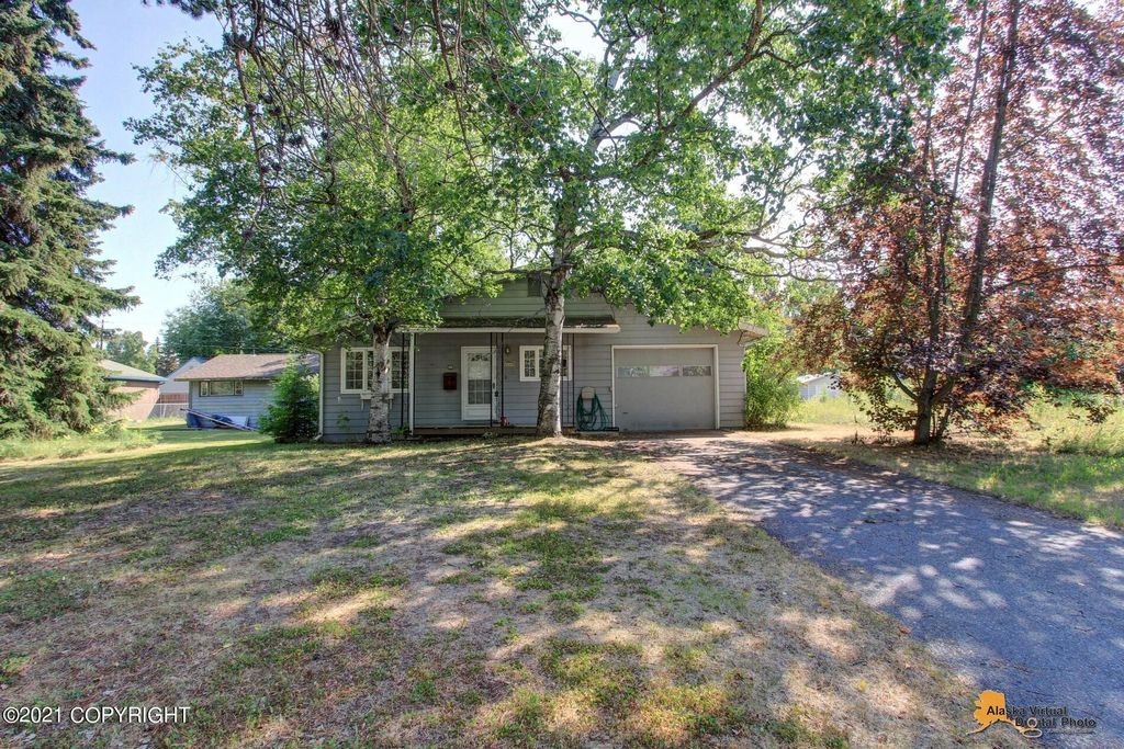 2435 Sprucewood St, Anchorage, AK 99508
