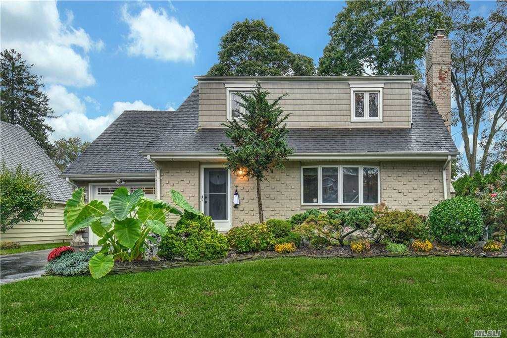 210 Earl St, East Williston, NY 11596 3 Bed, 2 Bath SingleFamily