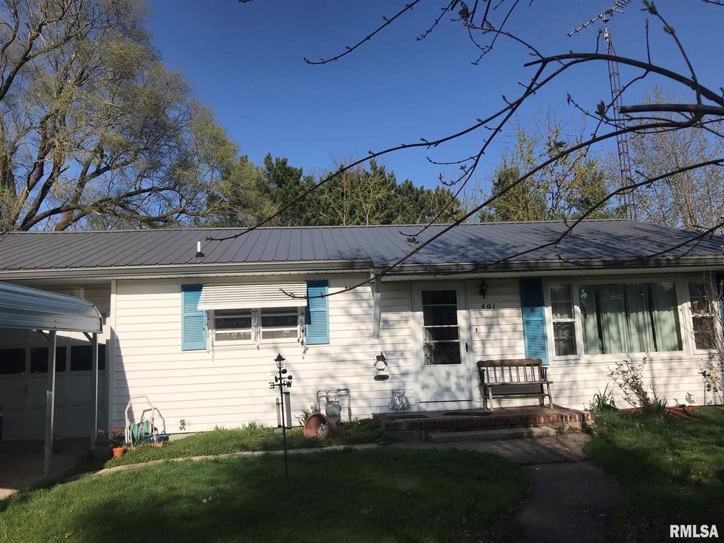 401 S McDonough St, Colchester, IL 62326