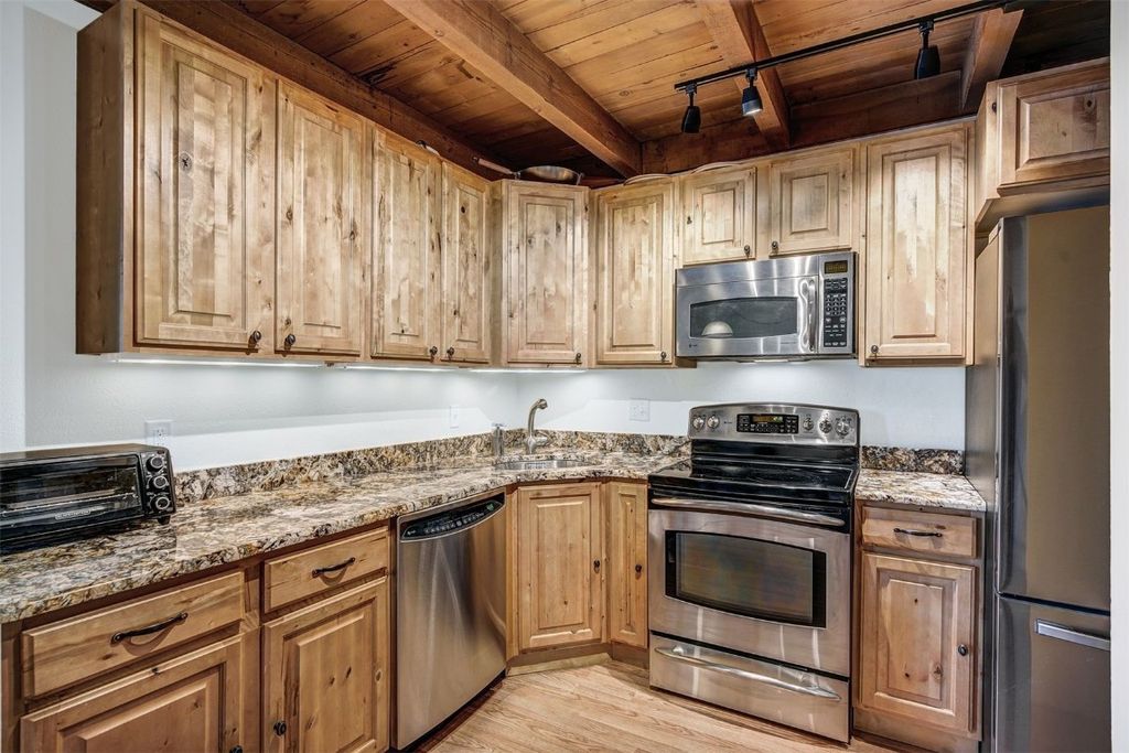 2300 Lodge Pole Cir #105, Silverthorne, CO 80498
