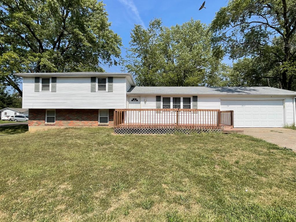 5705 N Teresa Dr, Columbia, MO 65202