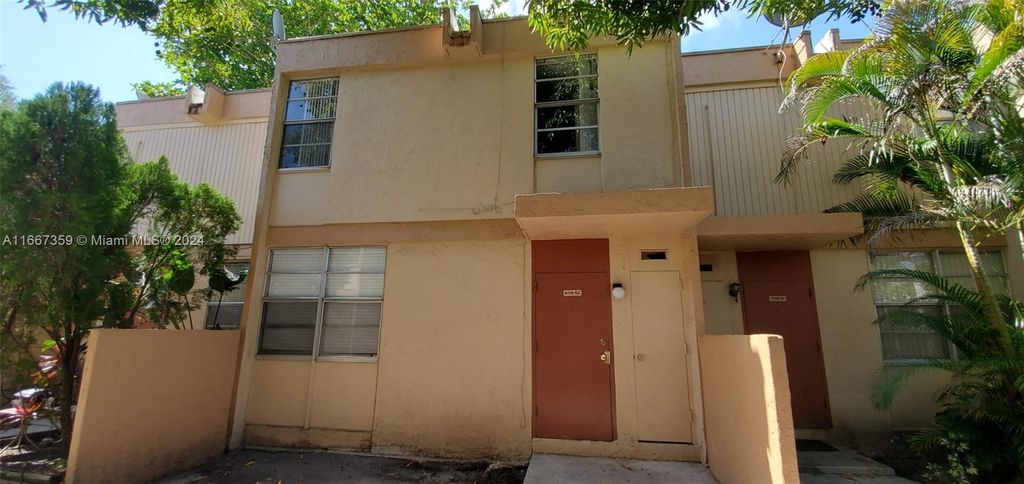 6114 SW 68th St #52, South Miami, FL 33143