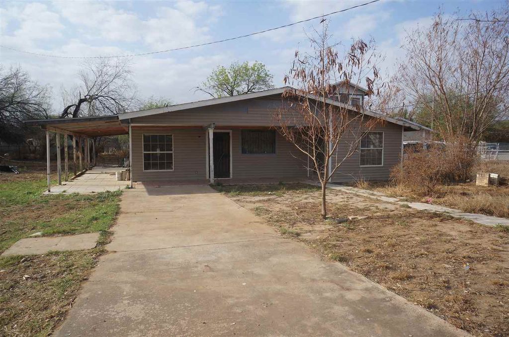 3103 Chestnut St, Laredo, TX 78046