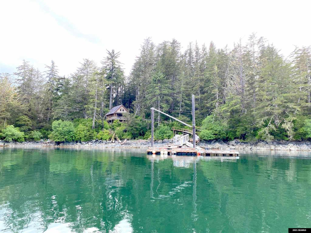 L8 B Middle Is #5, Sitka, AK 99835