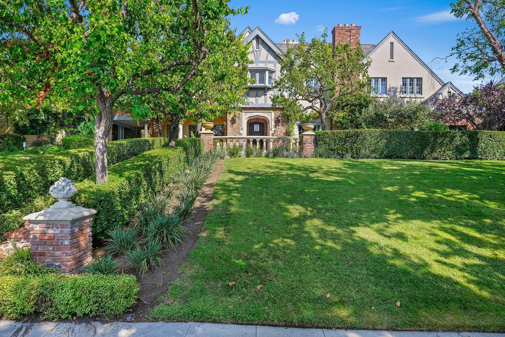 444 S Muirfield Rd, Los Angeles, CA 90020