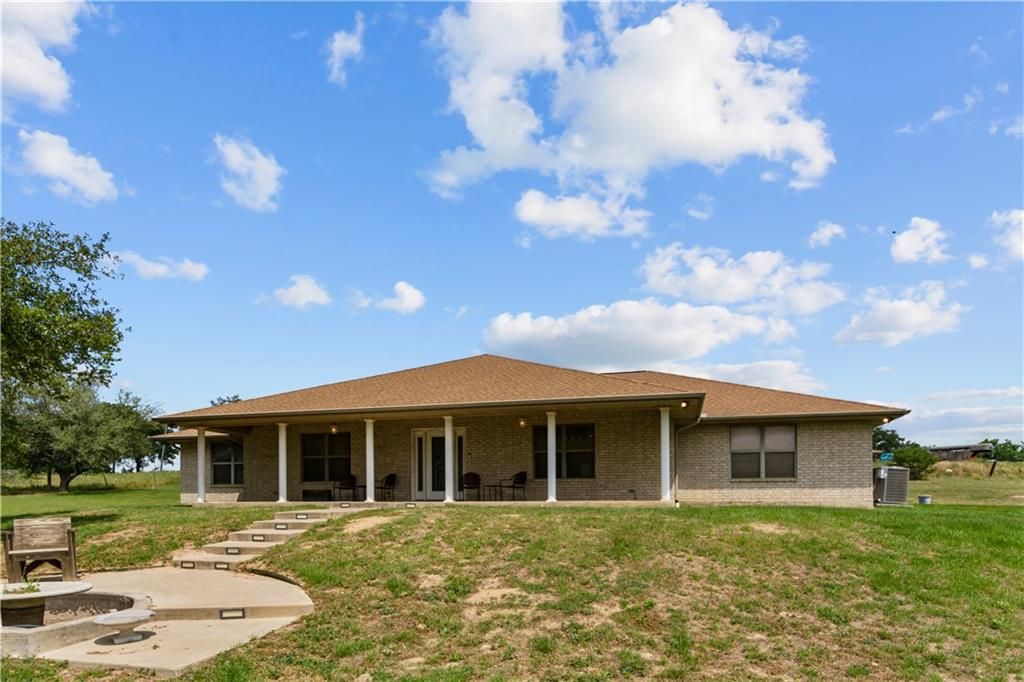 640 W Avenue F, Milano, TX 76556
