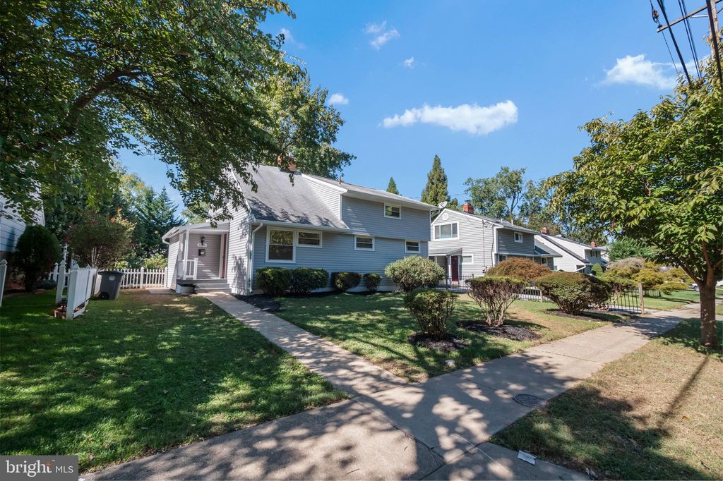 324 Broadwood Dr, Rockville, MD 20851