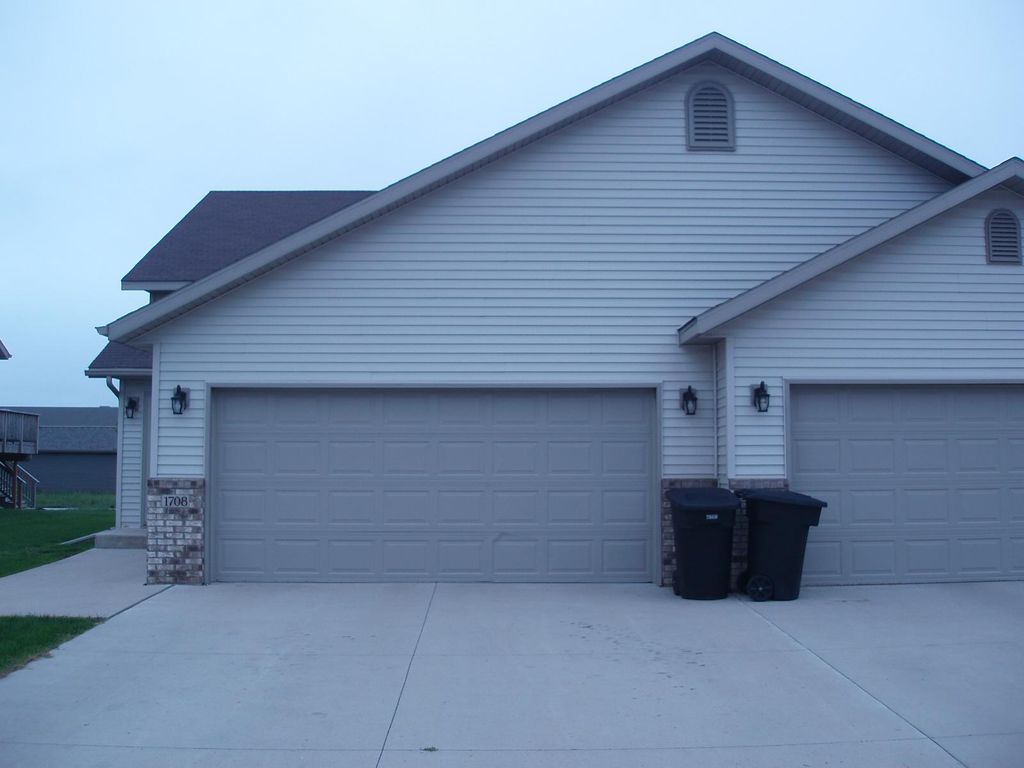 1798 38th Ave S, Grand Forks, ND 58201