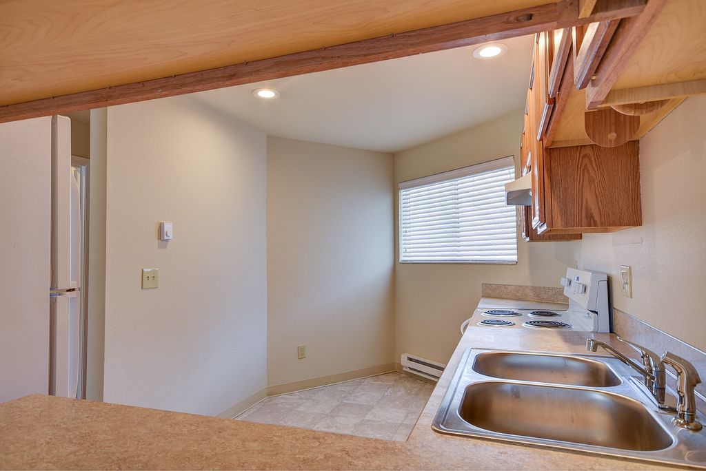 1651 NE 16th Ave #110, Oak Harbor, WA 98277