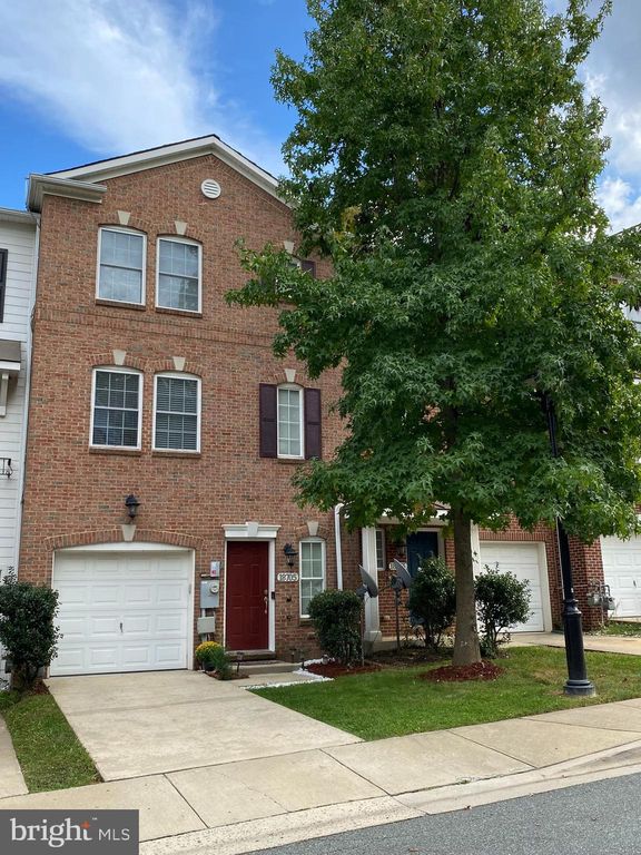 18705 Falling River Dr, Gaithersburg, MD 20879