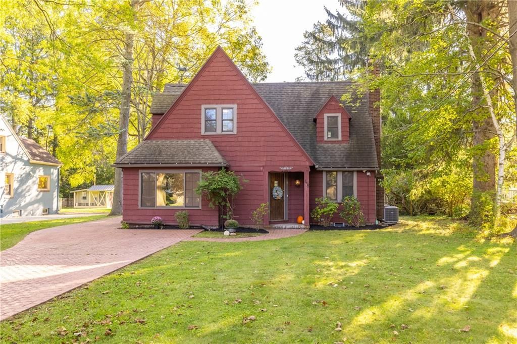 48 Penfield Cres, Rochester, NY 14625