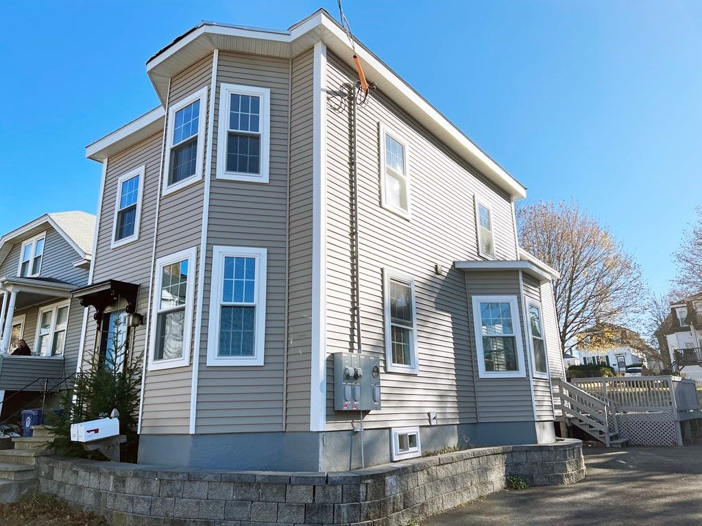 21 Laurel St #2, Salem, MA 01970