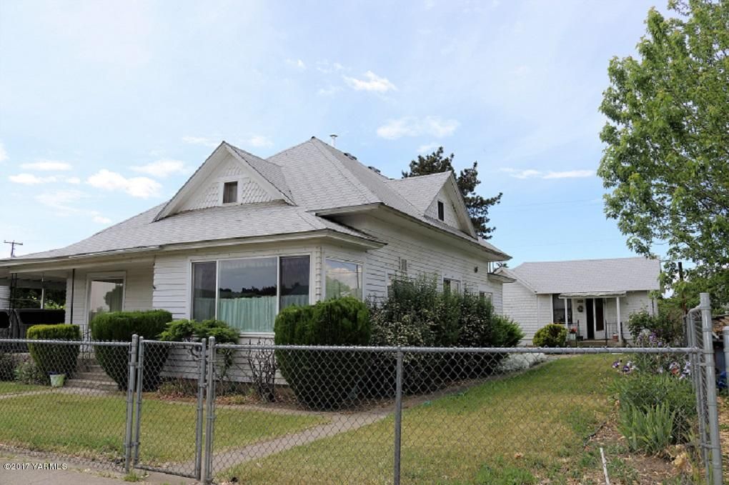 704 S Wapato Ave, Wapato, WA 98951 Trulia