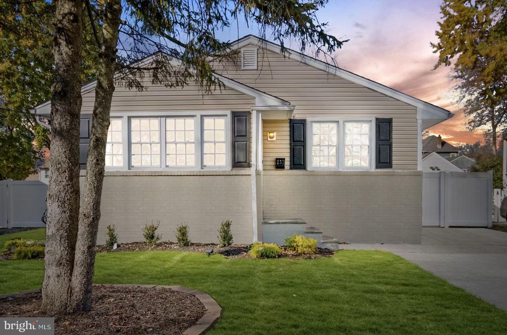 237 Haines Ave, Barrington, NJ 08007
