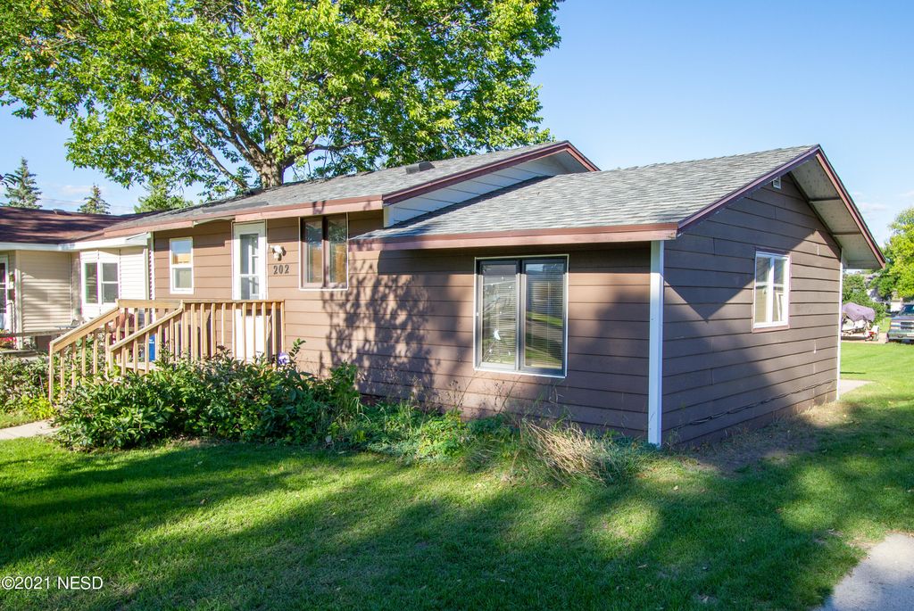 202 12th St SE, Watertown, SD 57201