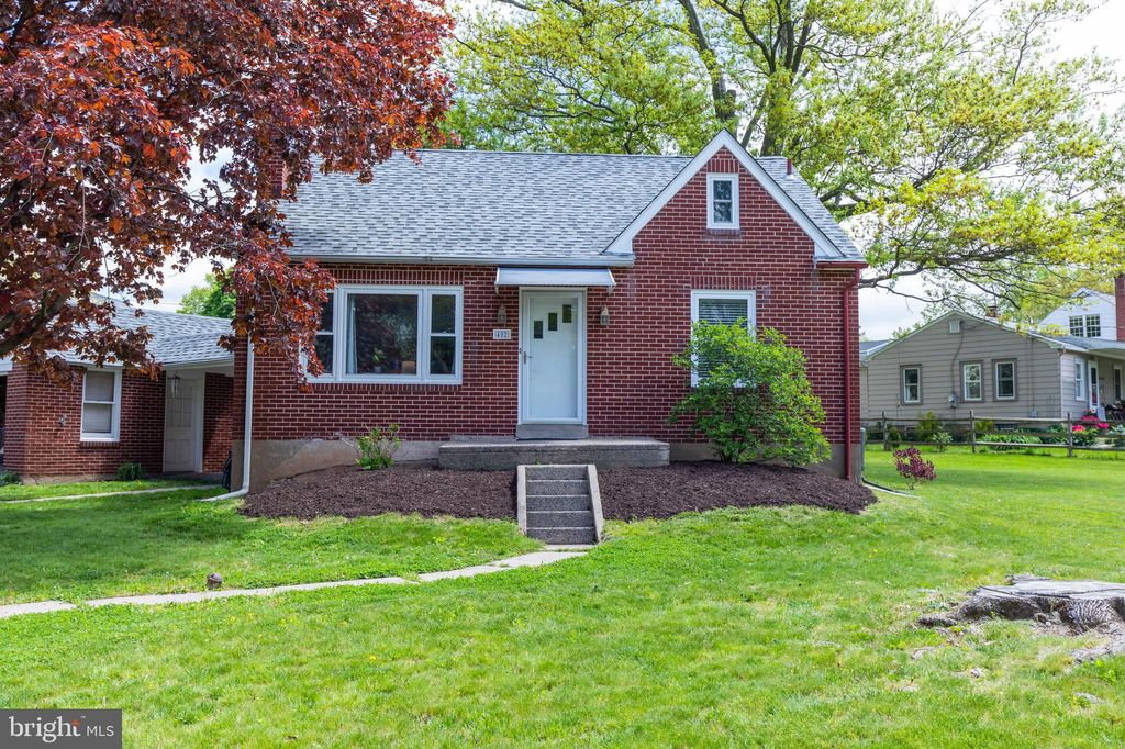 402 E Chestnut St, Souderton, PA 18964