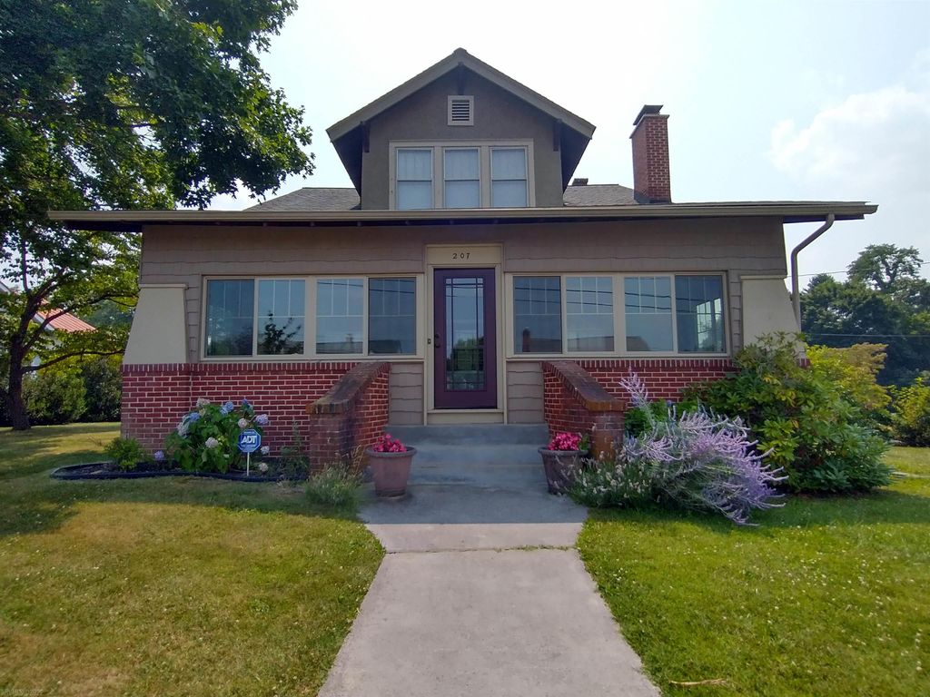 207 S Franklin St, Christiansburg, VA 24073