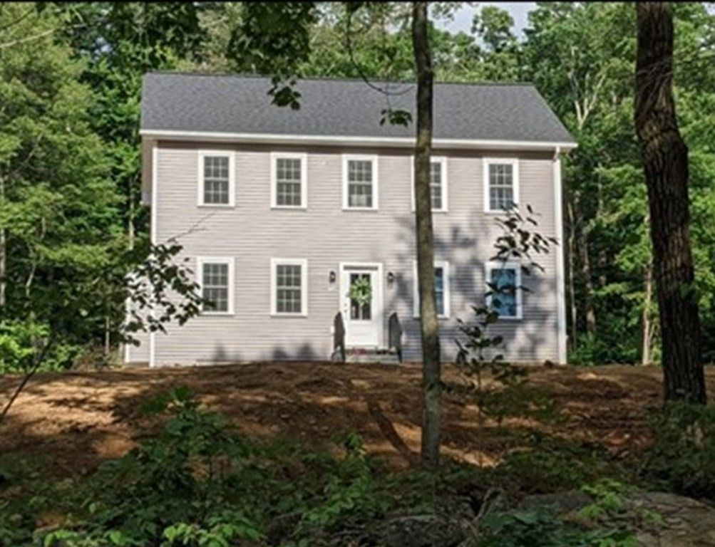 514 Old County Rd, Wales, MA 01081