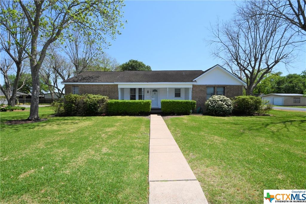 511 2nd St, Louise, TX 77455