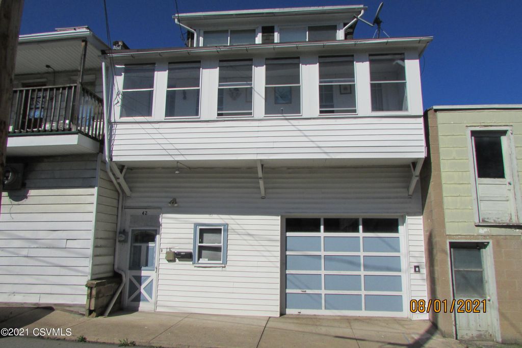 42 S  4th St, Shamokin, PA 17872