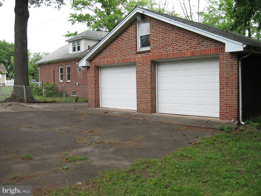 393 McKinley Ave, Morrisville, PA 19067