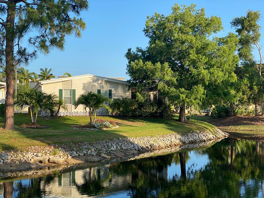 Jeff Bezos Just Bought A Third Home On Miami's Billionaire Bunker. Here Are  His Neighbors, image size:1024x768