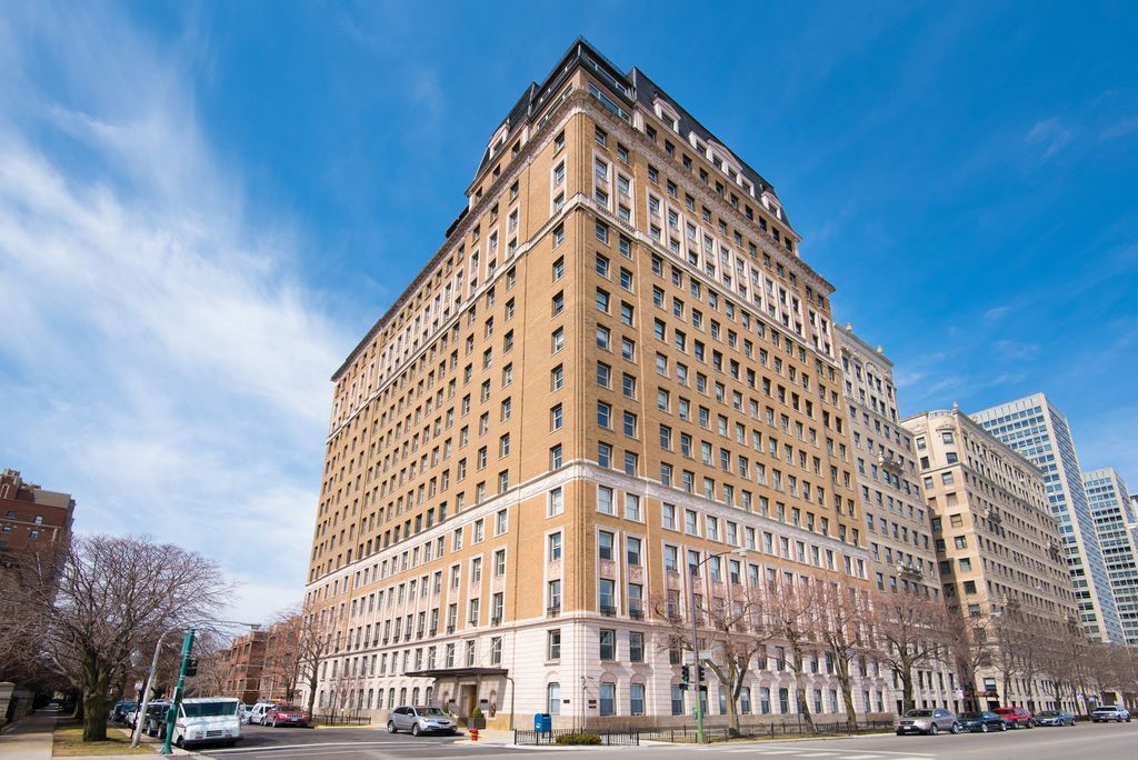 3500 N Lake Shore Dr #17, Chicago, IL 60657