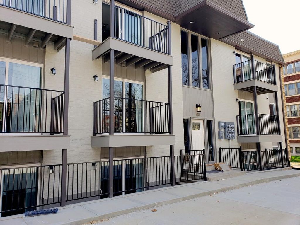 100 W 38th St, Kansas City, MO 64111