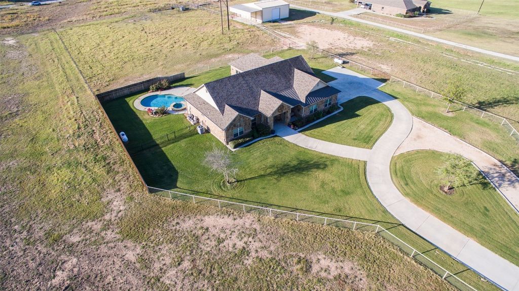 111 County Road 4181, Decatur, TX 76234