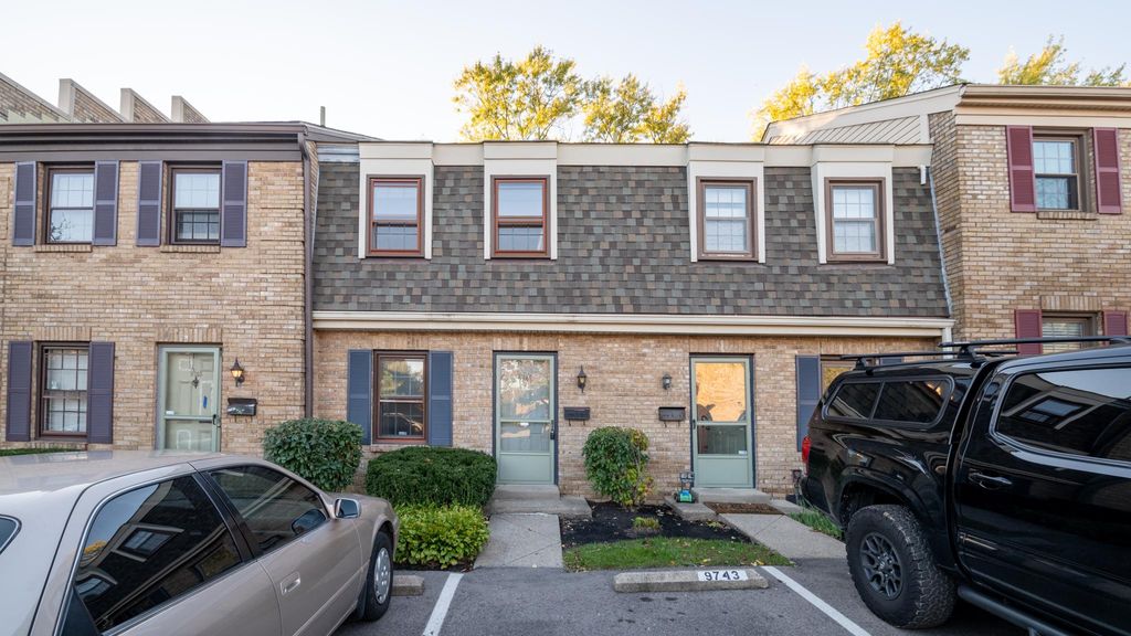 9745 Bunker Hill Ln, Montgomery, OH 45242