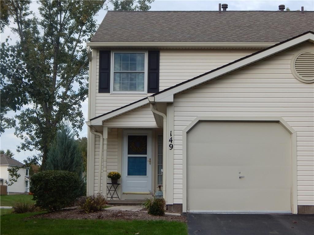 149 Courtshire Ln, Penfield, NY 14526