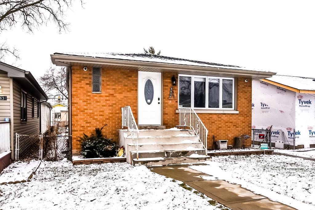 8636 Massasoit Ave, Burbank, IL 60459