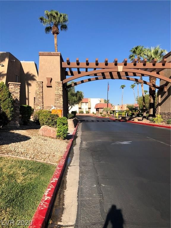4961 River Glen Dr #32, Spring Valley, NV 89103