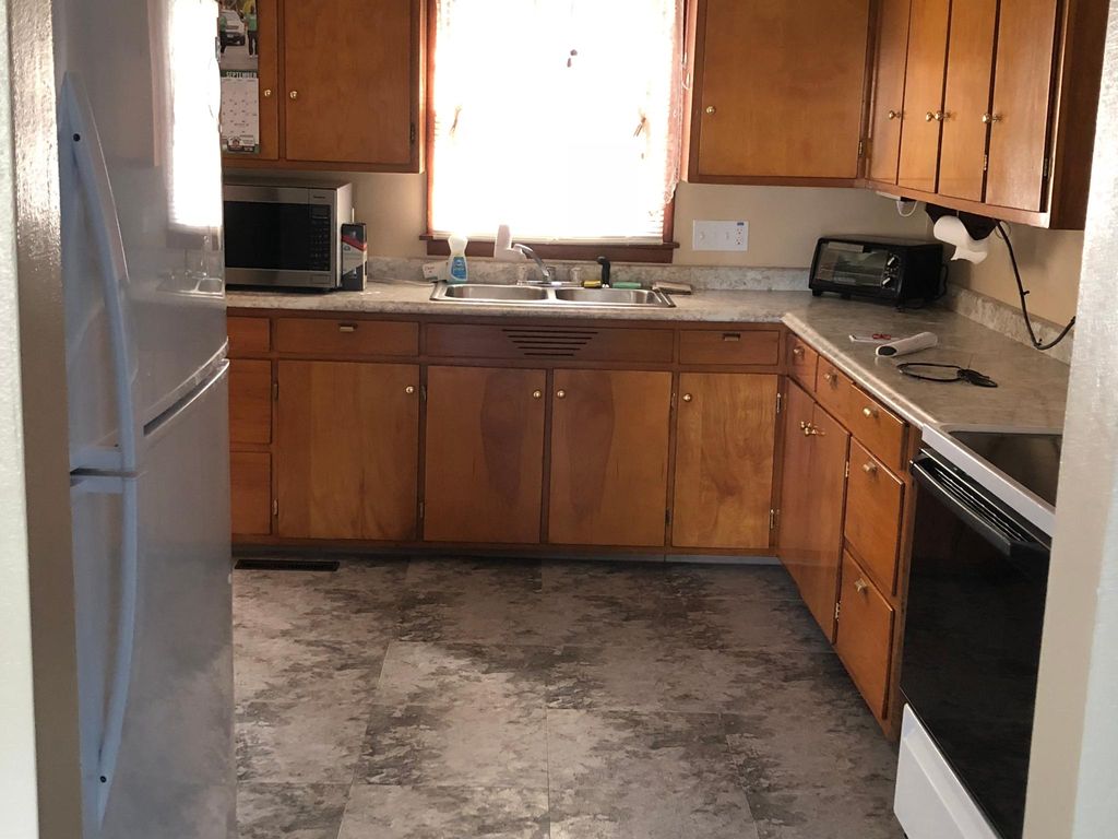 618 N Columbia Rd, Grand Forks, ND 58203
