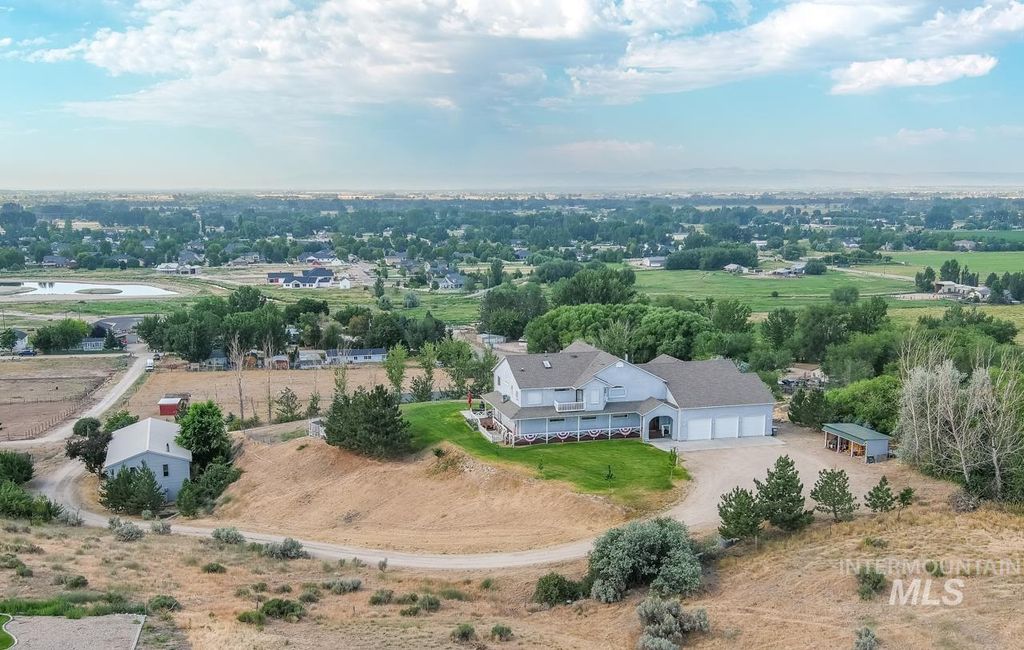 8668 Foothill Rd, Middleton, ID 83644