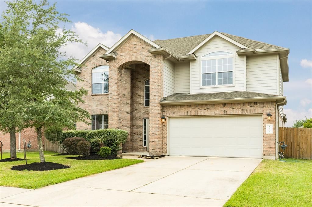 2304 Bristol Water Dr, Pearland, TX 77584