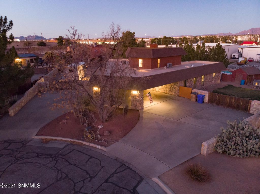302 Sanchez Pl, Las Cruces, NM 88005