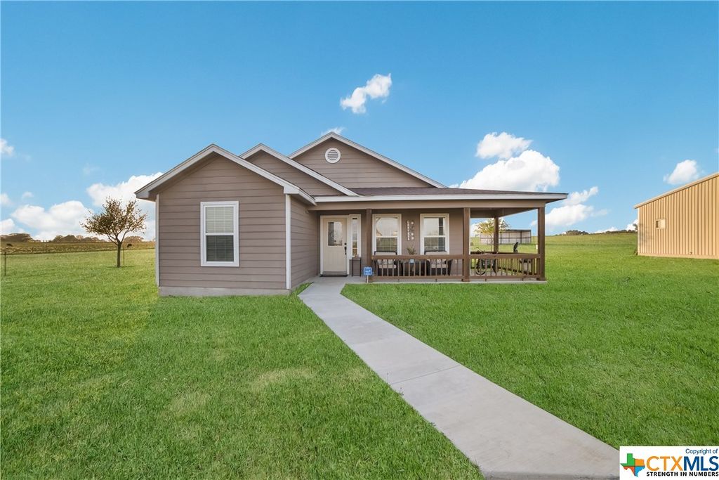 3300 County Road 126, Floresville, TX 78114