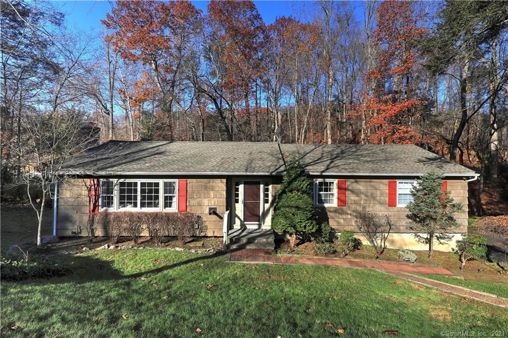 728 N Greenbrier Dr, Orange, CT 06477