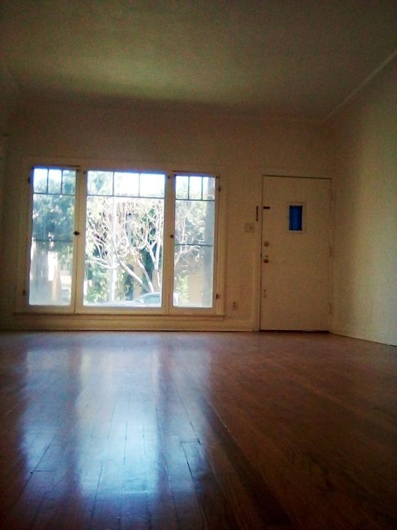 427 1/2 N Genesee Ave, Los Angeles, CA 90036