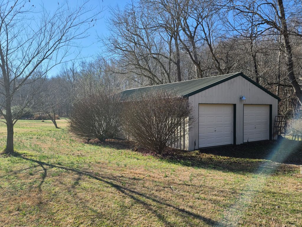 1765 Williamson Branch Rd, Vanleer, TN 37181 3 Bed, 2 Bath Mobile
