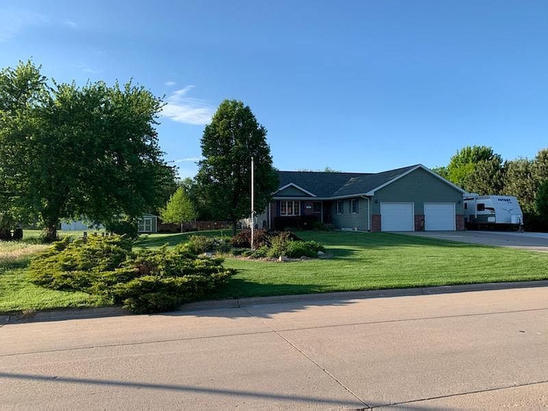22 Tahoe Dr, Kearney, NE 68847