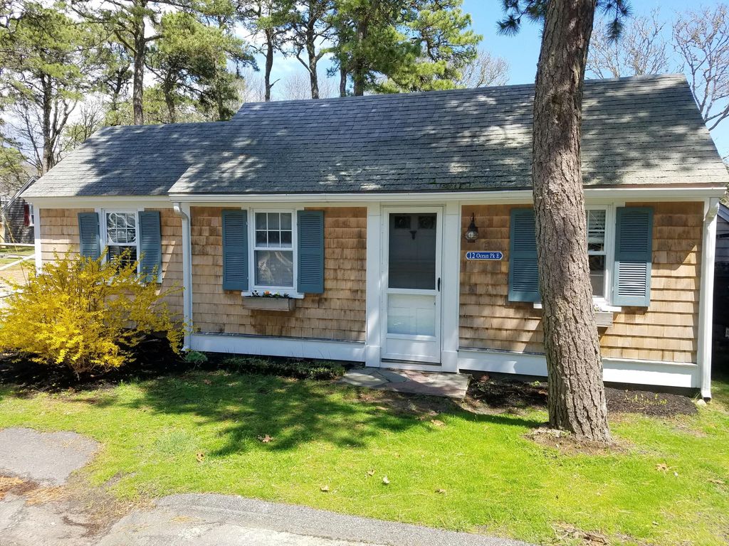 12 Ocean Park E, Dennis Pt, MA 02639