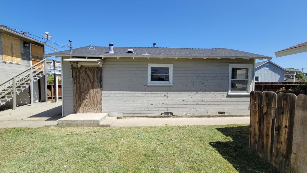 143 Ivy Ave, Coalinga, CA 93210