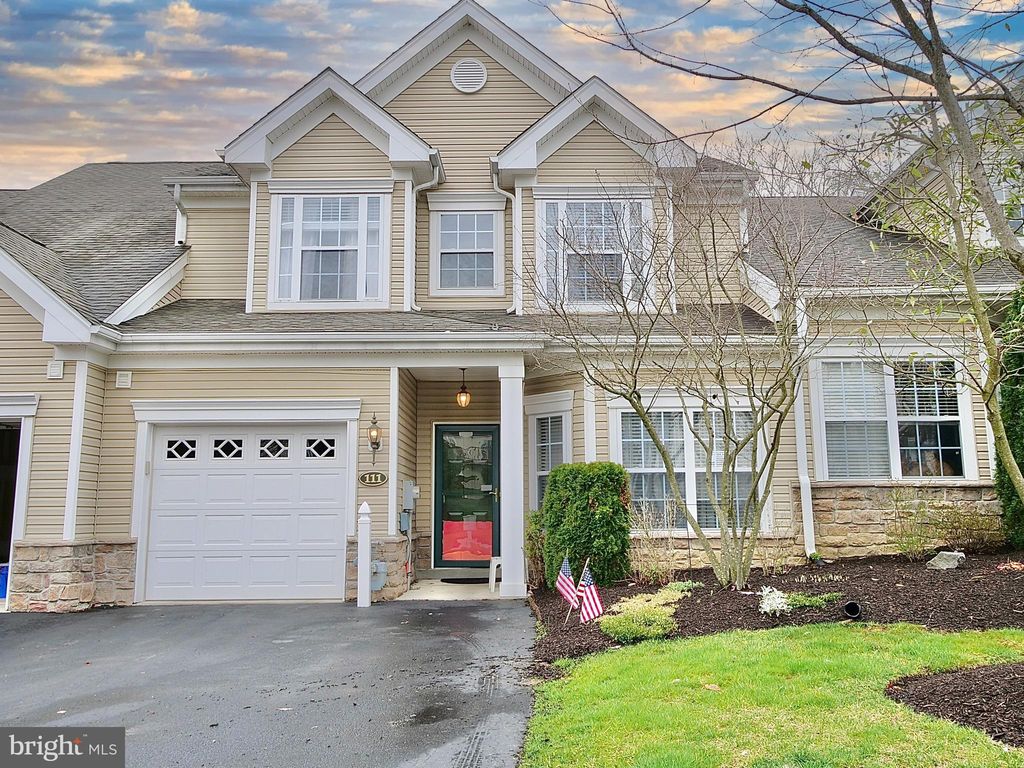 111 Dresner Cir, Upper Chichester, PA 19061