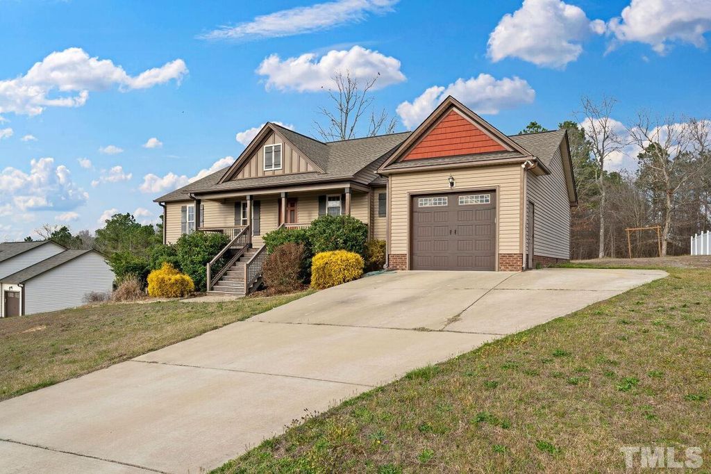 114 Parkers Pointe Dr, Benson, NC 27504